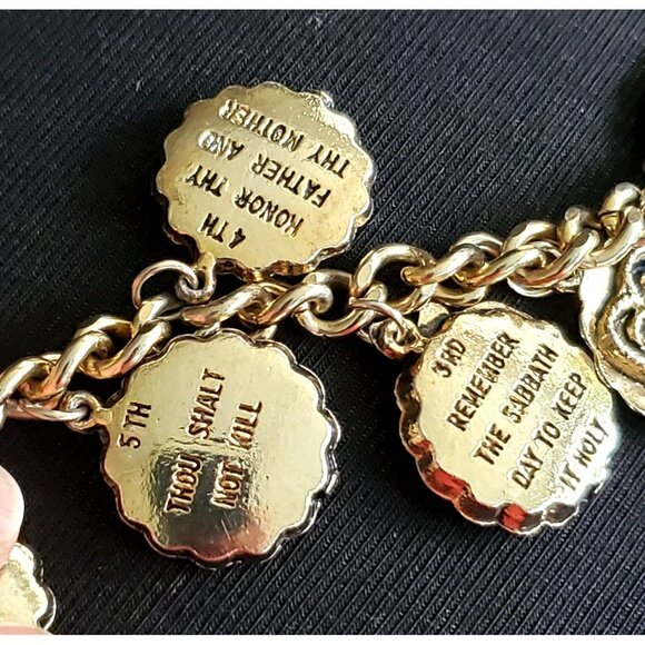 10 Ten Commandments Charm Bracelet From 1960s 7in Heavy Chain Vintage - Picture 4 of 15